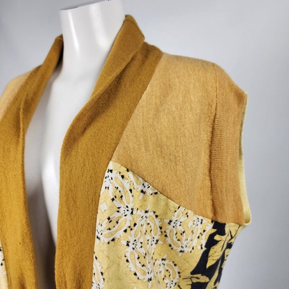 Preloved Yellow Floral Knit Printed Vest Size L - Picture 2 of 10